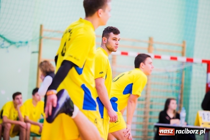 Zdjęcie w galerii na portalu naszraciborz.pl: Turniej Mikołajkowy w Piłce Siatkowej w Arenie Rafako wiadomości z regionu