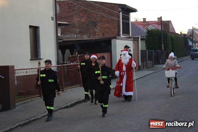 Zdjęcie w galerii na portalu naszraciborz.pl: Święty Mikołaj odwiedził dzieci w Borucinie!  wiadomości z regionu