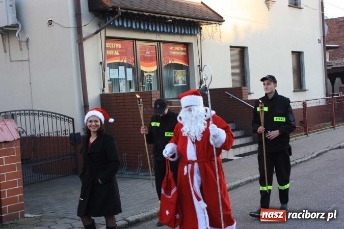 Zdjęcie w galerii na portalu naszraciborz.pl: Święty Mikołaj odwiedził dzieci w Borucinie!  wiadomości z regionu