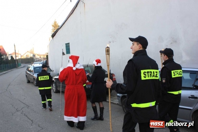 Zdjęcie w galerii na portalu naszraciborz.pl: Święty Mikołaj odwiedził dzieci w Borucinie!  wiadomości z regionu