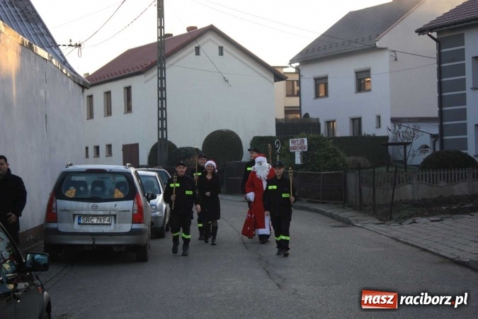 Zdjęcie w galerii na portalu naszraciborz.pl: Święty Mikołaj odwiedził dzieci w Borucinie!  wiadomości z regionu