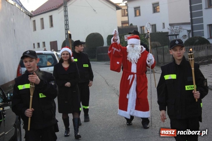 Zdjęcie w galerii na portalu naszraciborz.pl: Święty Mikołaj odwiedził dzieci w Borucinie!  wiadomości z regionu