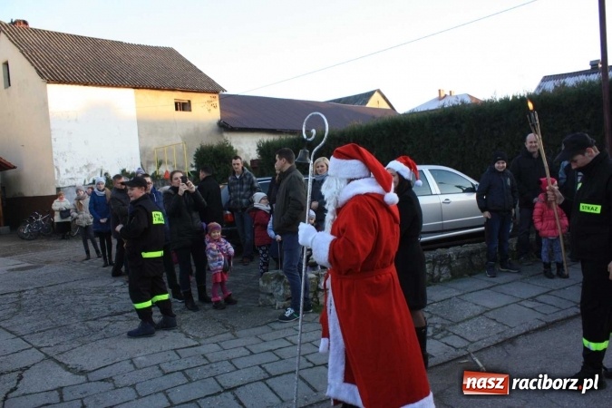 Zdjęcie w galerii na portalu naszraciborz.pl: Święty Mikołaj odwiedził dzieci w Borucinie!  wiadomości z regionu