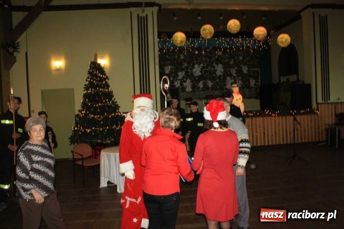 Zdjęcie w galerii na portalu naszraciborz.pl: Święty Mikołaj odwiedził dzieci w Borucinie!  wiadomości z regionu