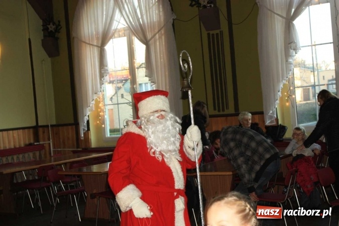 Zdjęcie w galerii na portalu naszraciborz.pl: Święty Mikołaj odwiedził dzieci w Borucinie!  wiadomości z regionu