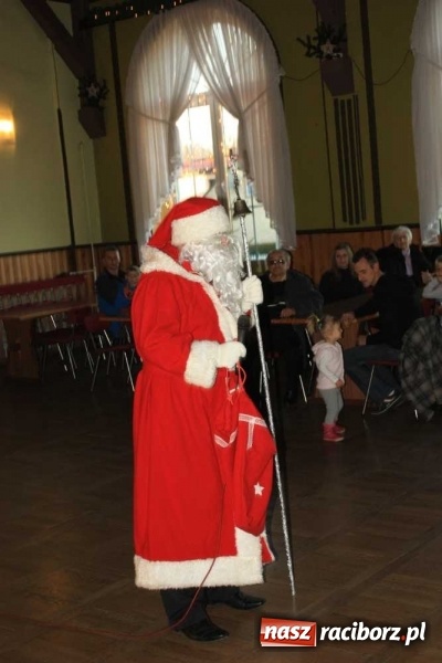 Zdjęcie w galerii na portalu naszraciborz.pl: Święty Mikołaj odwiedził dzieci w Borucinie!  wiadomości z regionu