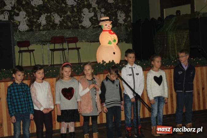 Zdjęcie w galerii na portalu naszraciborz.pl: Święty Mikołaj odwiedził dzieci w Borucinie!  wiadomości z regionu