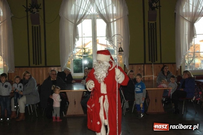 Zdjęcie w galerii na portalu naszraciborz.pl: Święty Mikołaj odwiedził dzieci w Borucinie!  wiadomości z regionu