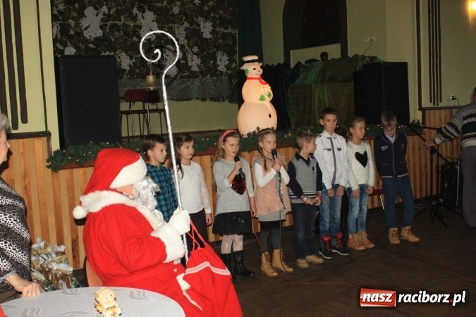 Zdjęcie w galerii na portalu naszraciborz.pl: Święty Mikołaj odwiedził dzieci w Borucinie!  wiadomości z regionu