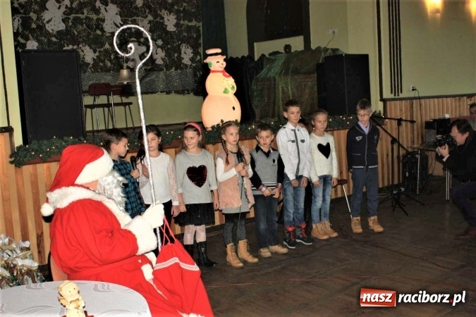 Zdjęcie w galerii na portalu naszraciborz.pl: Święty Mikołaj odwiedził dzieci w Borucinie!  wiadomości z regionu