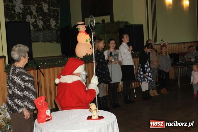 Zdjęcie w galerii na portalu naszraciborz.pl: Święty Mikołaj odwiedził dzieci w Borucinie!  wiadomości z regionu
