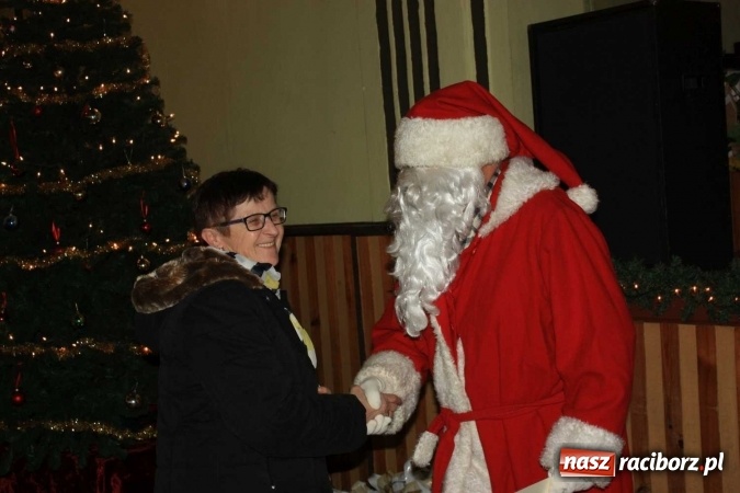 Zdjęcie w galerii na portalu naszraciborz.pl: Święty Mikołaj odwiedził dzieci w Borucinie!  wiadomości z regionu