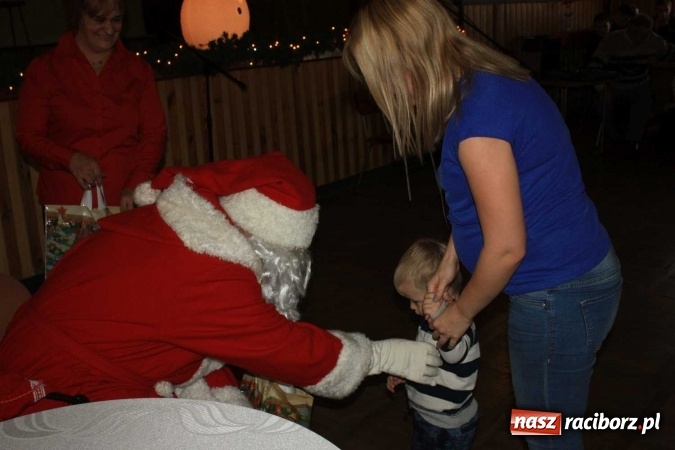 Zdjęcie w galerii na portalu naszraciborz.pl: Święty Mikołaj odwiedził dzieci w Borucinie!  wiadomości z regionu