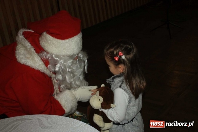 Zdjęcie w galerii na portalu naszraciborz.pl: Święty Mikołaj odwiedził dzieci w Borucinie!  wiadomości z regionu