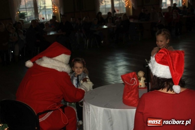 Zdjęcie w galerii na portalu naszraciborz.pl: Święty Mikołaj odwiedził dzieci w Borucinie!  wiadomości z regionu