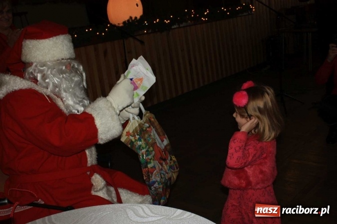 Zdjęcie w galerii na portalu naszraciborz.pl: Święty Mikołaj odwiedził dzieci w Borucinie!  wiadomości z regionu