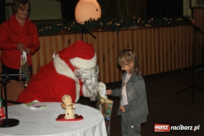 Zdjęcie w galerii na portalu naszraciborz.pl: Święty Mikołaj odwiedził dzieci w Borucinie!  wiadomości z regionu