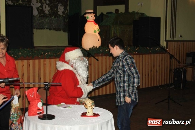 Zdjęcie w galerii na portalu naszraciborz.pl: Święty Mikołaj odwiedził dzieci w Borucinie!  wiadomości z regionu