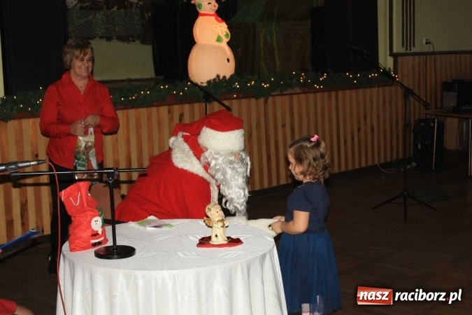 Zdjęcie w galerii na portalu naszraciborz.pl: Święty Mikołaj odwiedził dzieci w Borucinie!  wiadomości z regionu