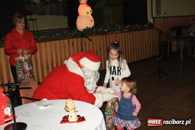 Zdjęcie w galerii na portalu naszraciborz.pl: Święty Mikołaj odwiedził dzieci w Borucinie!  wiadomości z regionu