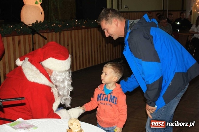 Zdjęcie w galerii na portalu naszraciborz.pl: Święty Mikołaj odwiedził dzieci w Borucinie!  wiadomości z regionu