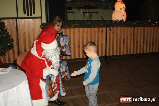 Zdjęcie w galerii na portalu naszraciborz.pl: Święty Mikołaj odwiedził dzieci w Borucinie!  wiadomości z regionu