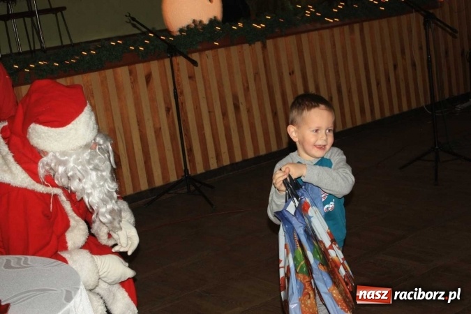 Zdjęcie w galerii na portalu naszraciborz.pl: Święty Mikołaj odwiedził dzieci w Borucinie!  wiadomości z regionu