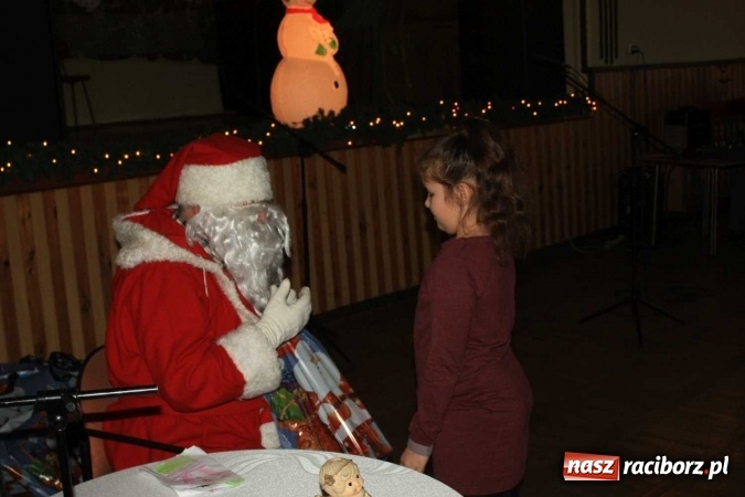 Zdjęcie w galerii na portalu naszraciborz.pl: Święty Mikołaj odwiedził dzieci w Borucinie!  wiadomości z regionu