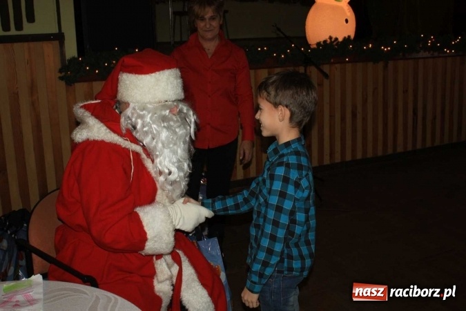 Zdjęcie w galerii na portalu naszraciborz.pl: Święty Mikołaj odwiedził dzieci w Borucinie!  wiadomości z regionu