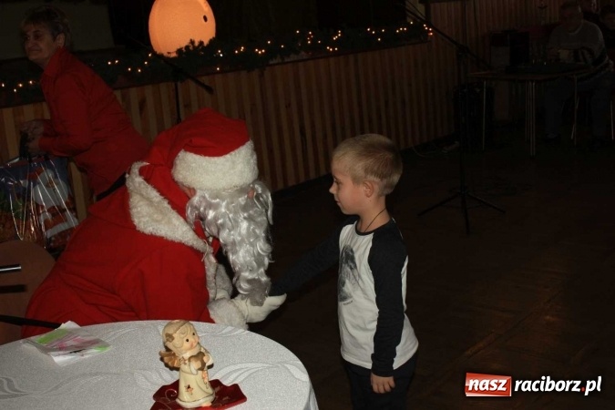 Zdjęcie w galerii na portalu naszraciborz.pl: Święty Mikołaj odwiedził dzieci w Borucinie!  wiadomości z regionu