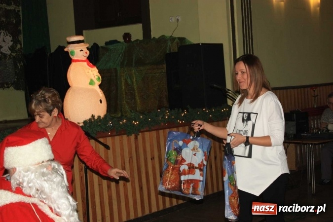 Zdjęcie w galerii na portalu naszraciborz.pl: Święty Mikołaj odwiedził dzieci w Borucinie!  wiadomości z regionu