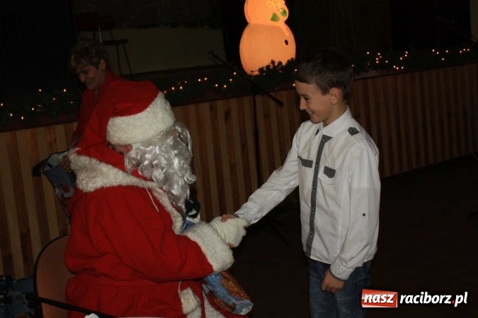 Zdjęcie w galerii na portalu naszraciborz.pl: Święty Mikołaj odwiedził dzieci w Borucinie!  wiadomości z regionu