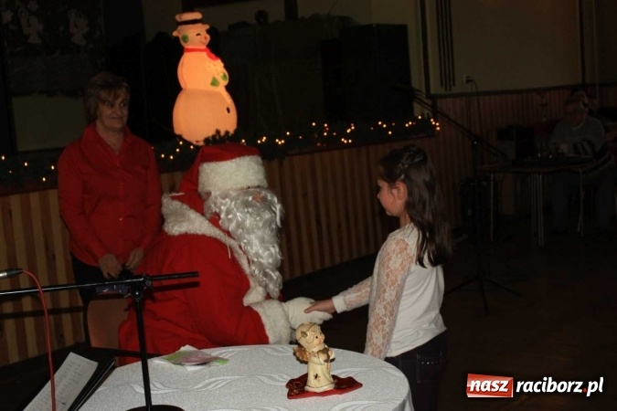 Zdjęcie w galerii na portalu naszraciborz.pl: Święty Mikołaj odwiedził dzieci w Borucinie!  wiadomości z regionu
