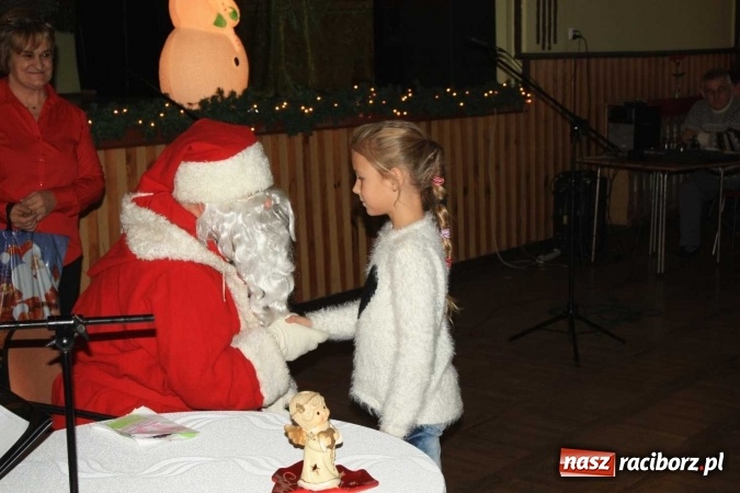 Zdjęcie w galerii na portalu naszraciborz.pl: Święty Mikołaj odwiedził dzieci w Borucinie!  wiadomości z regionu