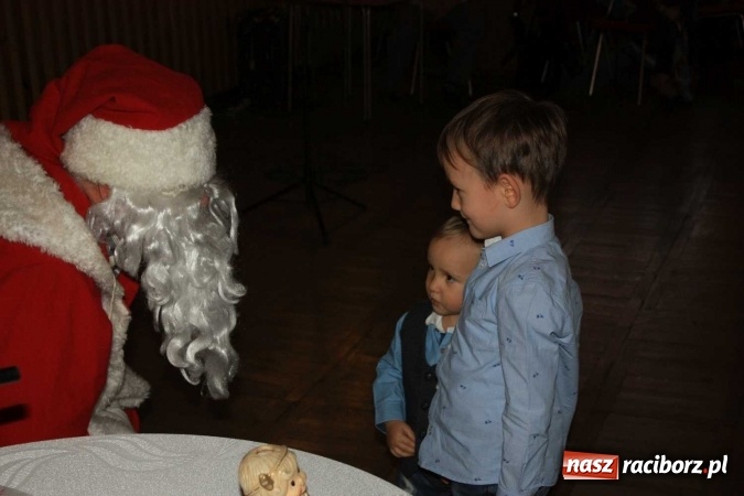Zdjęcie w galerii na portalu naszraciborz.pl: Święty Mikołaj odwiedził dzieci w Borucinie!  wiadomości z regionu