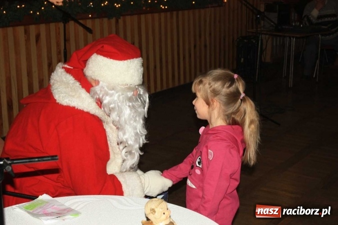 Zdjęcie w galerii na portalu naszraciborz.pl: Święty Mikołaj odwiedził dzieci w Borucinie!  wiadomości z regionu
