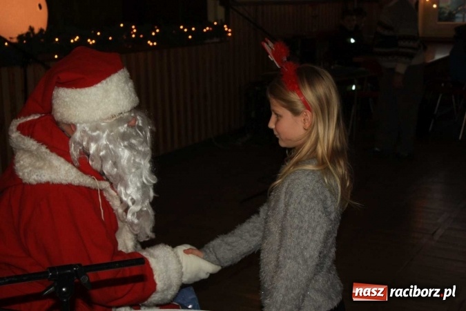 Zdjęcie w galerii na portalu naszraciborz.pl: Święty Mikołaj odwiedził dzieci w Borucinie!  wiadomości z regionu