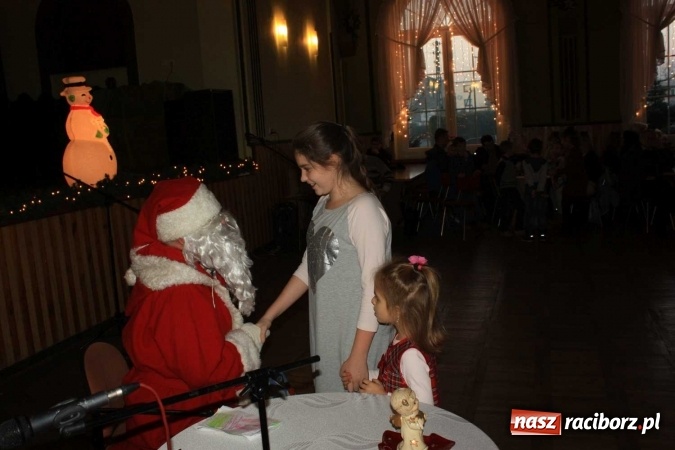 Zdjęcie w galerii na portalu naszraciborz.pl: Święty Mikołaj odwiedził dzieci w Borucinie!  wiadomości z regionu