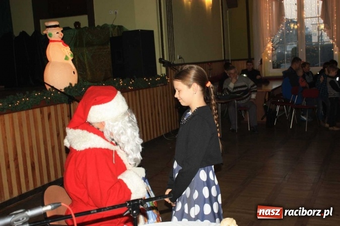 Zdjęcie w galerii na portalu naszraciborz.pl: Święty Mikołaj odwiedził dzieci w Borucinie!  wiadomości z regionu