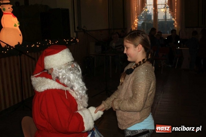 Zdjęcie w galerii na portalu naszraciborz.pl: Święty Mikołaj odwiedził dzieci w Borucinie!  wiadomości z regionu