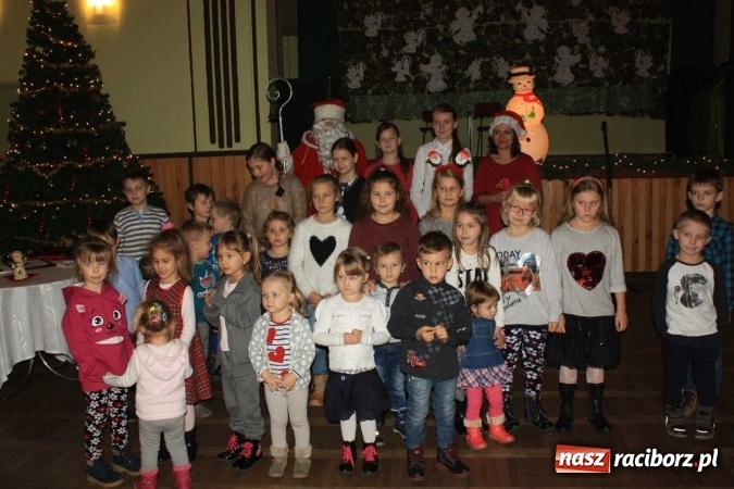 Zdjęcie w galerii na portalu naszraciborz.pl: Święty Mikołaj odwiedził dzieci w Borucinie!  wiadomości z regionu