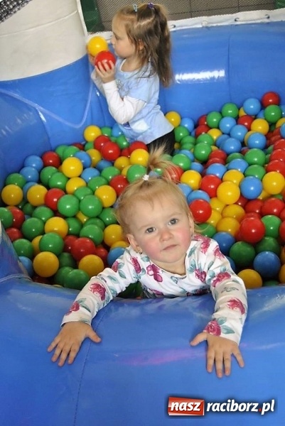 Zdjęcie w galerii na portalu naszraciborz.pl: Mikołaj odwiedził dzieci pracownik&oacute;w firmy Eko-Okna wiadomości z regionu