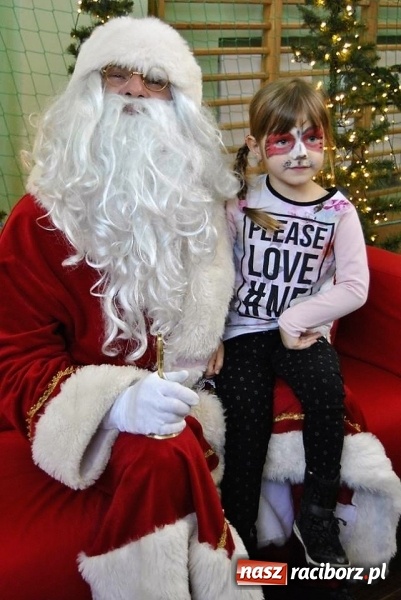 Zdjęcie w galerii na portalu naszraciborz.pl: Mikołaj odwiedził dzieci pracownik&oacute;w firmy Eko-Okna wiadomości z regionu