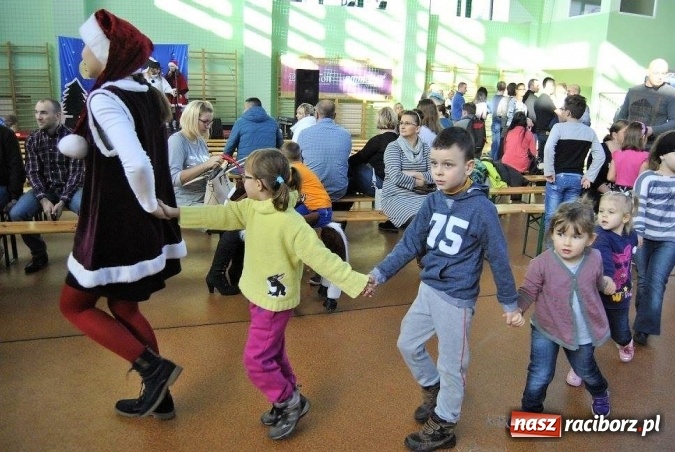 Zdjęcie w galerii na portalu naszraciborz.pl: Mikołaj odwiedził dzieci pracownik&oacute;w firmy Eko-Okna wiadomości z regionu