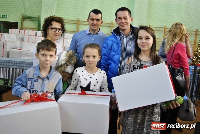 Zdjęcie w galerii na portalu naszraciborz.pl: Mikołaj odwiedził dzieci pracownik&oacute;w firmy Eko-Okna wiadomości z regionu