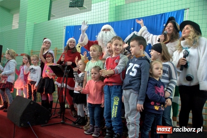 Zdjęcie w galerii na portalu naszraciborz.pl: Mikołaj odwiedził dzieci pracownik&oacute;w firmy Eko-Okna wiadomości z regionu