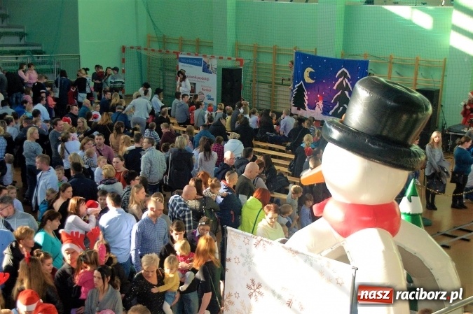 Zdjęcie w galerii na portalu naszraciborz.pl: Mikołaj odwiedził dzieci pracownik&oacute;w firmy Eko-Okna wiadomości z regionu