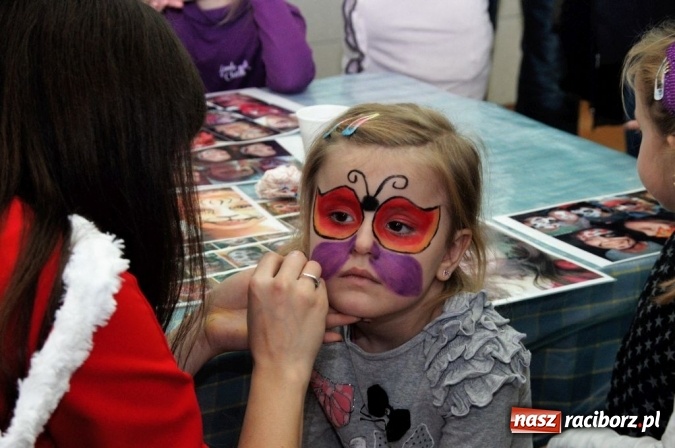 Zdjęcie w galerii na portalu naszraciborz.pl: Mikołaj odwiedził dzieci pracownik&oacute;w firmy Eko-Okna wiadomości z regionu