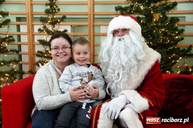 Zdjęcie w galerii na portalu naszraciborz.pl: Mikołaj odwiedził dzieci pracownik&oacute;w firmy Eko-Okna wiadomości z regionu