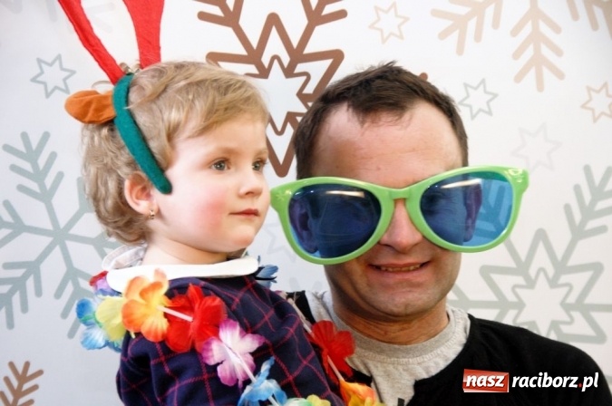 Zdjęcie w galerii na portalu naszraciborz.pl: Mikołaj odwiedził dzieci pracownik&oacute;w firmy Eko-Okna wiadomości z regionu